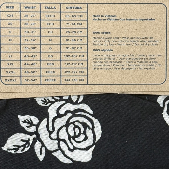 Mens Black & White Roses Boxer Shorts - Size Large - Old Navy - NWT - Picture 3 of 3